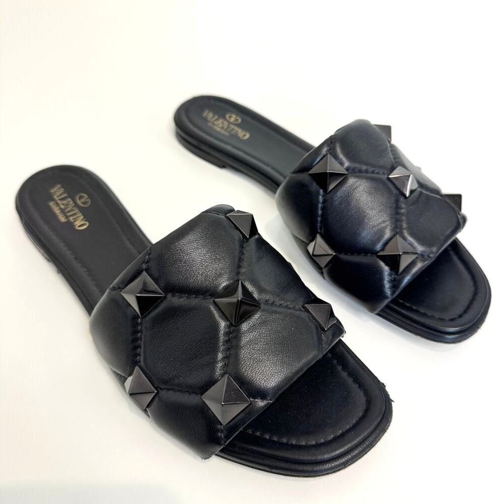 Valentino Garavani Black Roman Stud Slide Sandals 40 Quilted Rockstud Flat Shoes